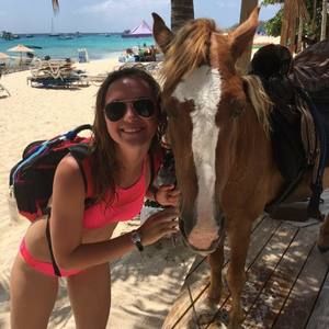 Meet your Posher, Davis